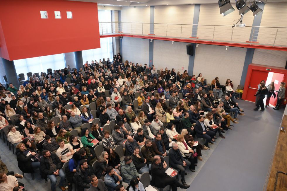 Αμφιθεατρική εικόνα του κοινού