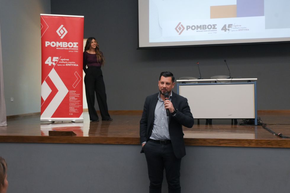 Εικόνα δημάρχου Ηλιούπολης